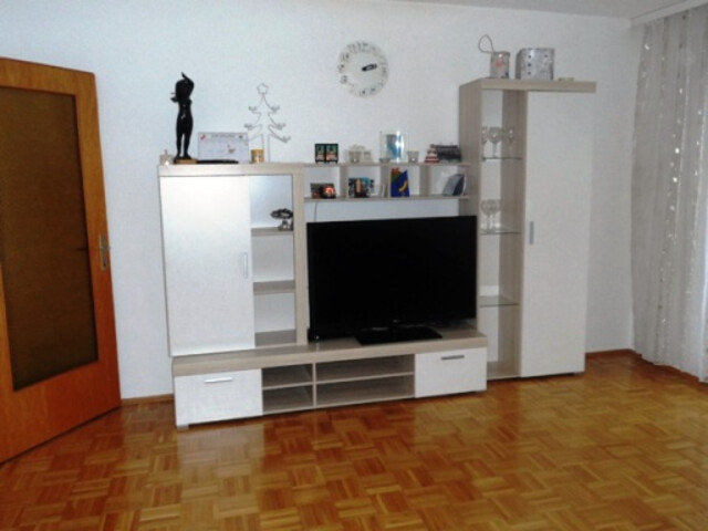 gepflegte 3 1/2 Zimmerwohnung in Ortsmitte mit Tiefgaragenplatz