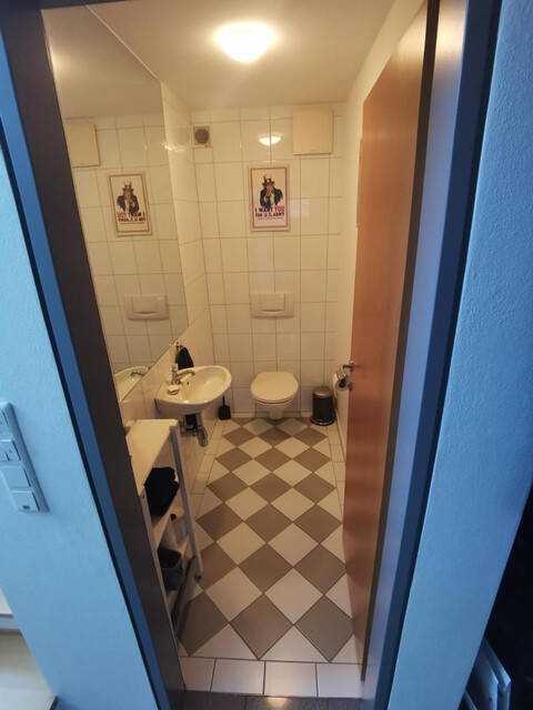 Privat: Loftartige 70m2, 2 Zimmer Dachgeschosswohnung, mega view und TG