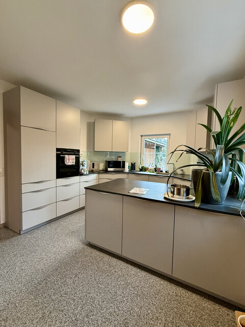 Frisch saniertes, familienfreundliches Wohnhaus inkl. großer Garage mit Hebebühne in guter Lage in Meiningen! 