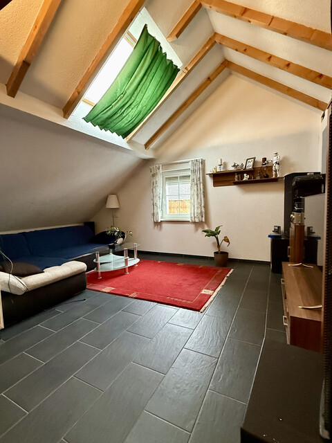 Frisch saniertes, familienfreundliches Wohnhaus inkl. großer Garage mit Hebebühne in guter Lage in Meiningen! 