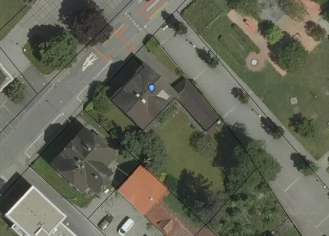 Charme trifft Potenzial – geräumiges Stadthaus auf großem Grundstück in guter Lage zu verkaufen!