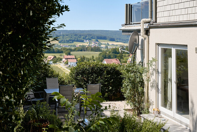 Exklusives Wohnen in einzigartiger Aussichtslage – Großzügige Villa mit zusätzlicher Wohnung im Hochschwarzwald