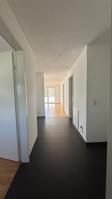 Geräumige Wohnung mit Balkon, Abstellraum, Keller, Tiefgaragenplatz und Fahrradabstellraum in Top-Lage!