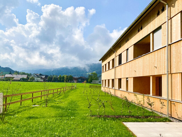 2-Zimmer Wohnung mit Terrasse & großem Garten! Top 4