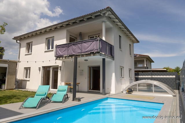 Einfamilienhaus mit Pool, Outdoor-Küche & Smart-Home-Komfort