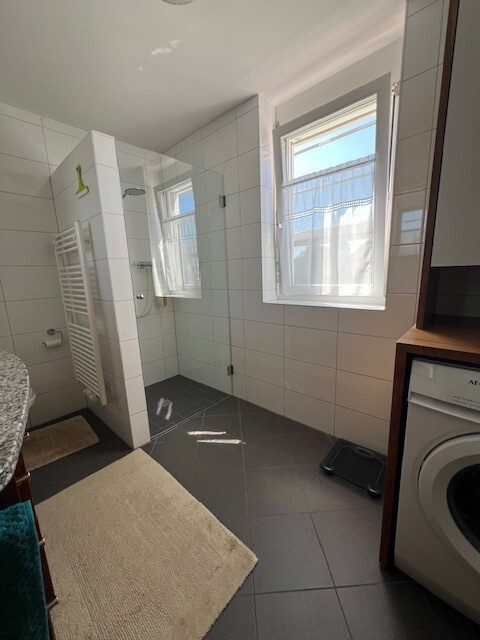 Sehr sonnige, ruhige und gepflegte 3-Zimmer-Wohnung im Dachgeschoss!