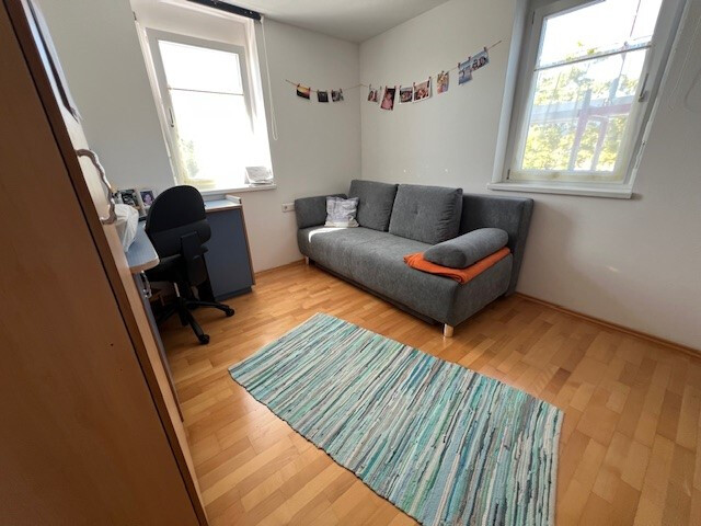 Sehr sonnige, ruhige und gepflegte 3-Zimmer-Wohnung im Dachgeschoss!