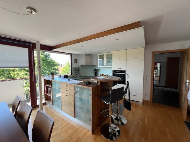 Sehr sonnige, ruhige und gepflegte 3-Zimmer-Wohnung im Dachgeschoss!