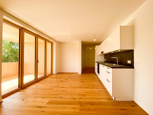 2-Zimmer Wohnung mit Terrasse & großem Garten! Top 4