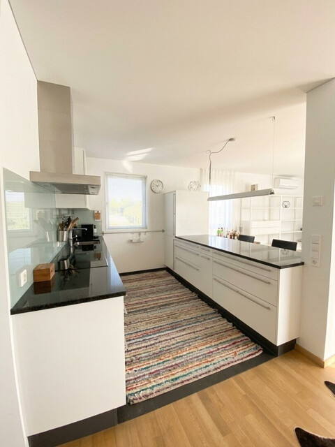 Exklusives Einfamilienhaus mit Garten, Terrassen und hochwertiger Ausstattung zu vermieten!