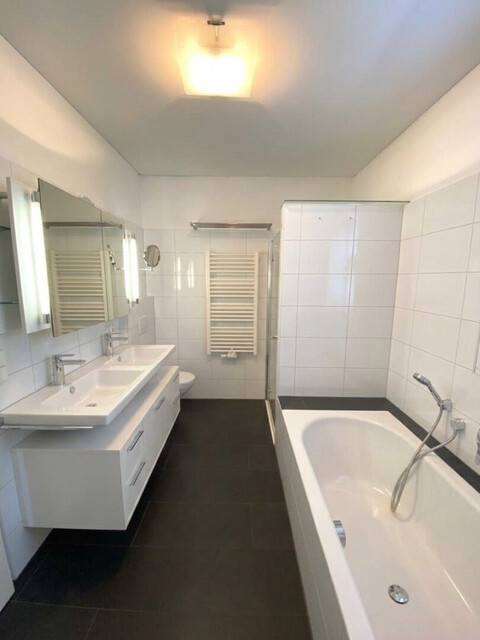 Exklusives Einfamilienhaus mit Garten, Terrassen und hochwertiger Ausstattung zu vermieten!