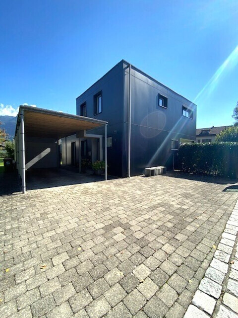 Exklusives Einfamilienhaus mit Garten, Terrassen und hochwertiger Ausstattung zu vermieten!
