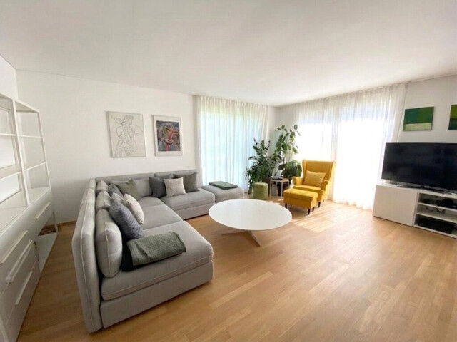 Exklusives Einfamilienhaus mit Garten, Terrassen und hochwertiger Ausstattung zu vermieten!