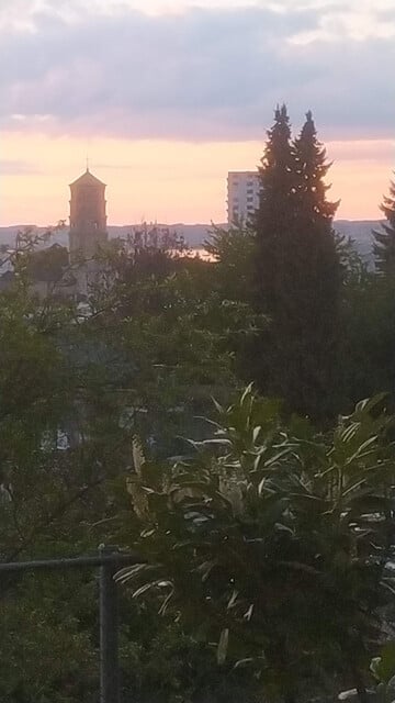 Sehr schöne Terrassenwohnung mit Gartennutzung, Garage & Stellplatz. Schöner Ausblick