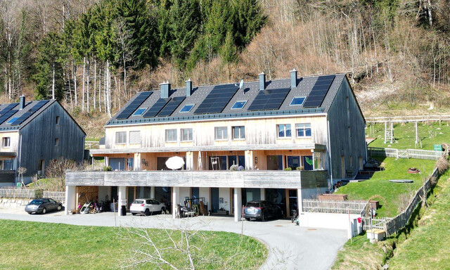 Langen bei Bregenz, Vollholz Reihenhaus - Baujahr 2020 - 6 Zimmer - Studio,  herrlicher Garten, 2 Carports, zu verkaufen