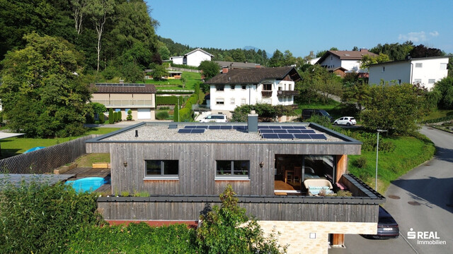 Ihr Traumhaus mit Pool wartet!