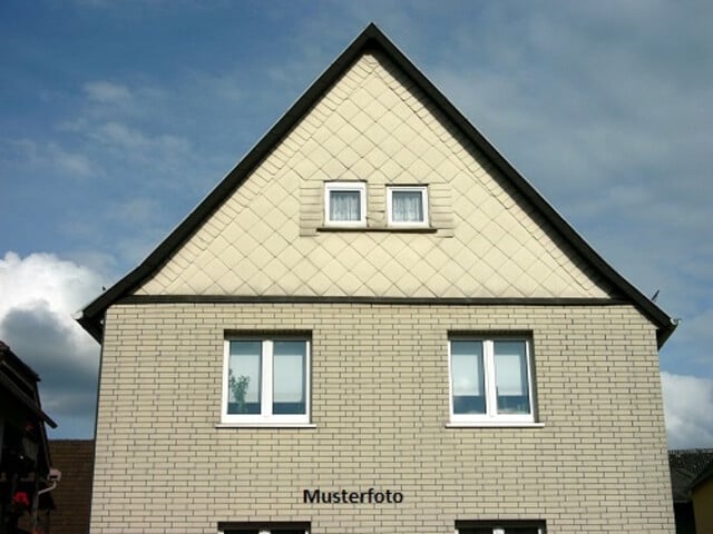 Modernes 2-Familienhaus