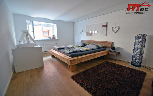 Einzigartiges Wohnhaus mit Flair, Terrasse und Doppelgarage