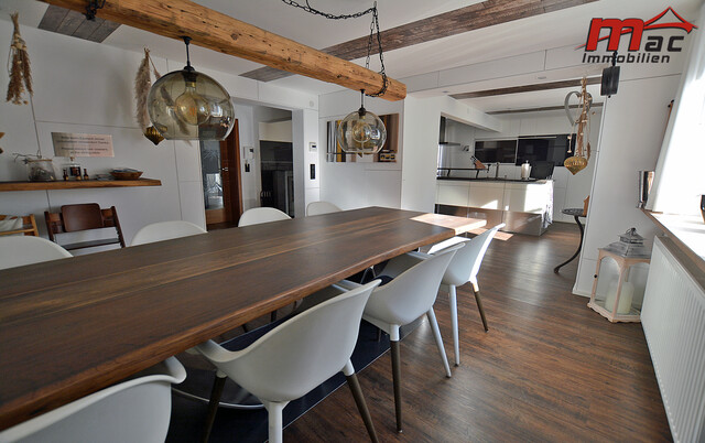 Einzigartiges Wohnhaus mit Flair, Terrasse und Doppelgarage