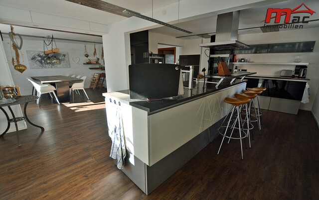 Einzigartiges Wohnhaus mit Flair, Terrasse und Doppelgarage