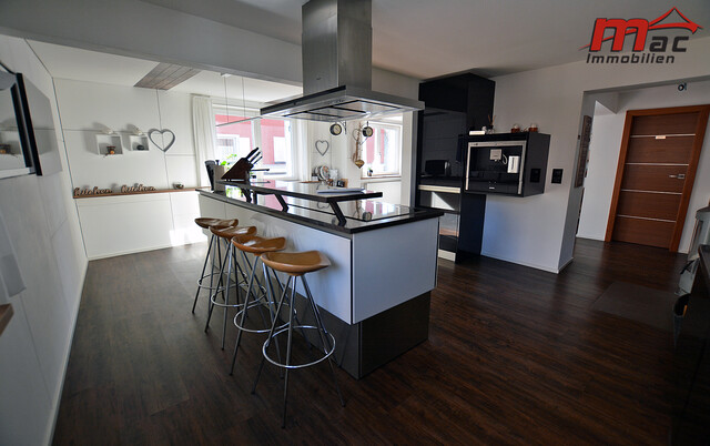 Einzigartiges Wohnhaus mit Flair, Terrasse und Doppelgarage