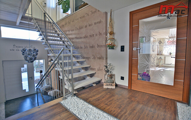 Einzigartiges Wohnhaus mit Flair, Terrasse und Doppelgarage