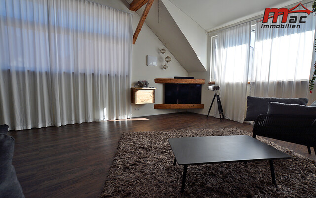 Einzigartiges Wohnhaus mit Flair, Terrasse und Doppelgarage