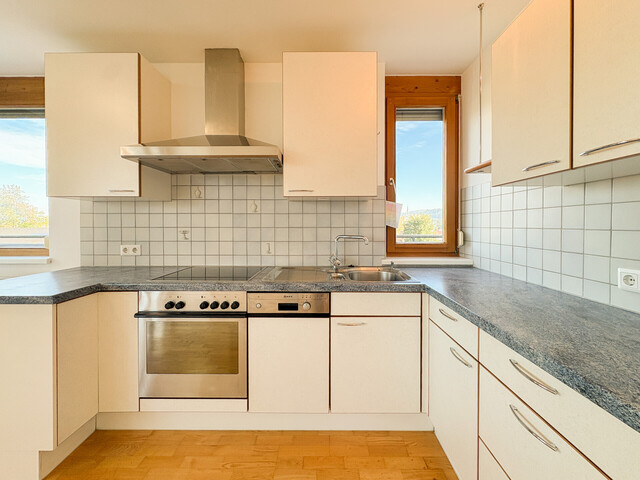 Attraktive & helle 2-Zimmerwohnung mit Balkon & Carport