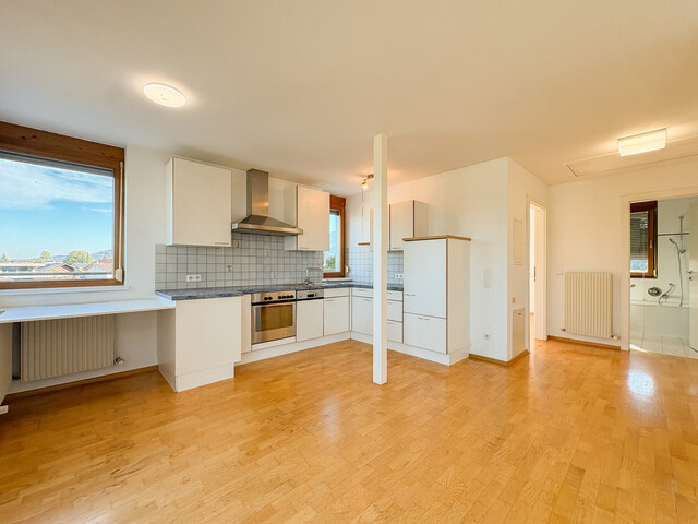 Attraktive & helle 2-Zimmerwohnung mit Balkon & Carport