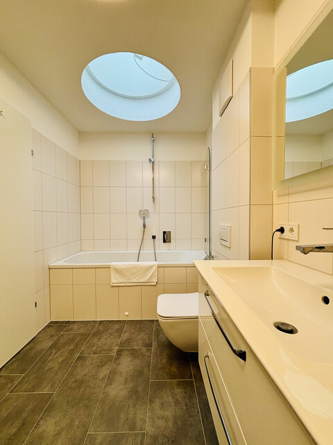 Ruhig und idyllisch: moderne 3-Zimmer-Dachgeschosswohnung zum Wohlfühlen