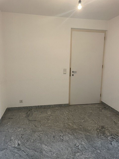 Werkstatt mit Büro und großem Außenlagerfläche zu Vermieten