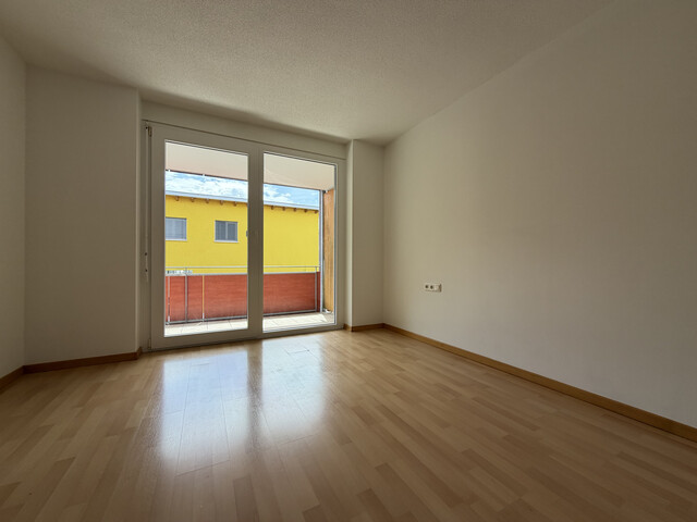 Schöne und sonnige  3-Zimmer-Wohnung mit 2 Tiefgaragenplätzen