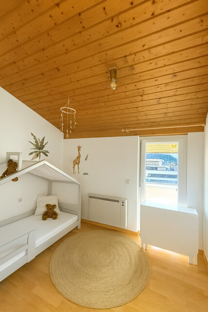 Dachgeschoss mit zwei Balkonen & zwei Stellplätzen 