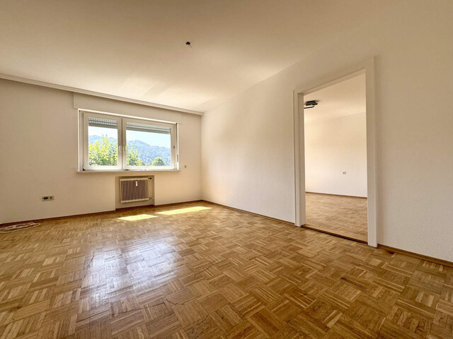 Großzügige 4-Zimmerwohnung mit Balkon