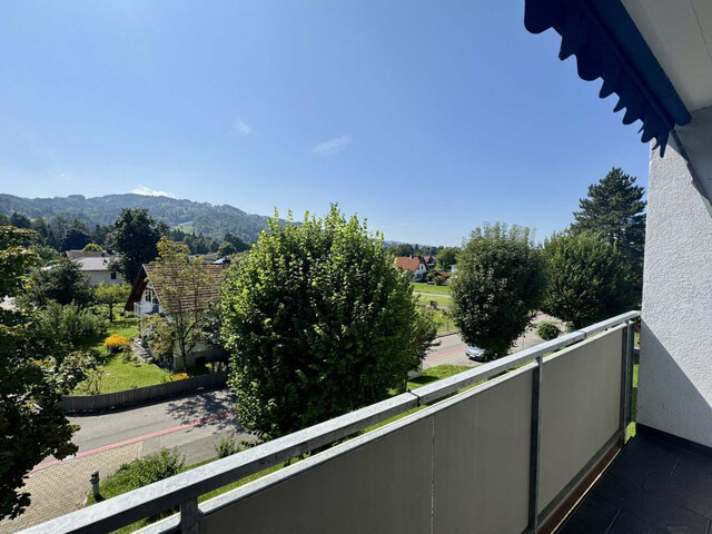 Großzügige 4-Zimmerwohnung mit Balkon