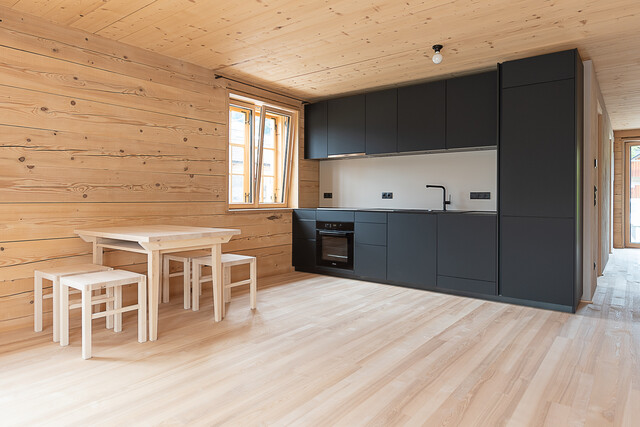 Gemütliche Wohnung in unserem Wertvoll-Holzhaus mit Balkon