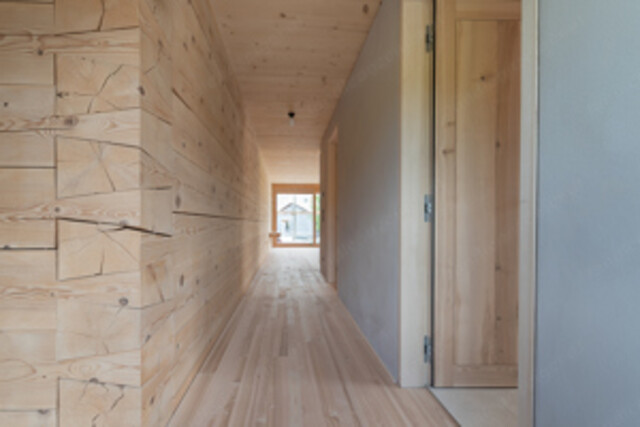 Gemütliche Wohnung in unserem Wertvoll-Holzhaus mit Balkon