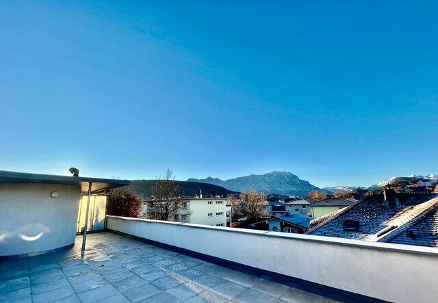 Tolle 5-Zimmer-Wohnung 120 m² mit Dachterrasse und 2 Carports 