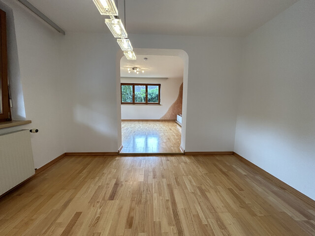 (5) Zimmer-Wohnung  |  Garten  |  Meiningen  | Garagenplatz