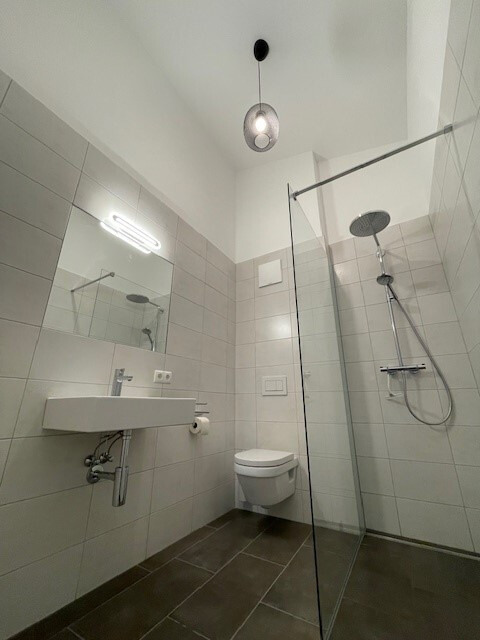 Moderne, helle 2-Zimmer Dachgeschosswohnung im Zentrum von Muntlix