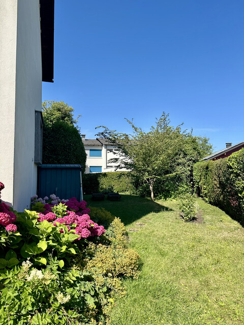 Provisionsfrei: Reihenhaus in Hard mit Garage, 2 Stellplätzen, Balkon, Terrasse, großem Garten, Keller & Dachboden