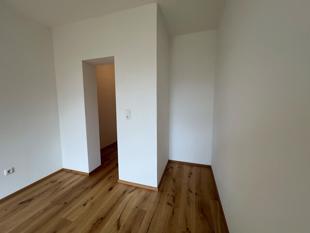 Renovierte Wohnung in stilvollem Haus am Rhein