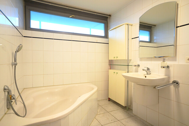 Komplett renovierte 2-Zimmer-Wohnung, Höchst - Bitzestraße