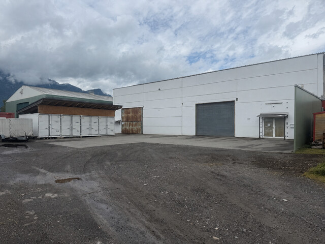 1.500 m2 große Halle in Nofels ab Aug 26 zu vermieten