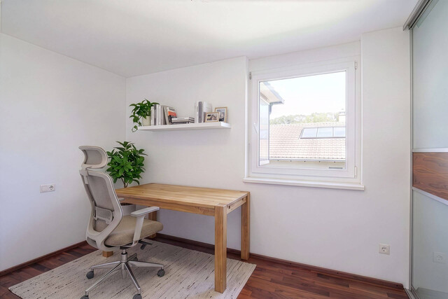 Sonnige 3-Zimmer-Dachgeschosswohnung mit Balkon, Wintergarten & Carport in Götzis
