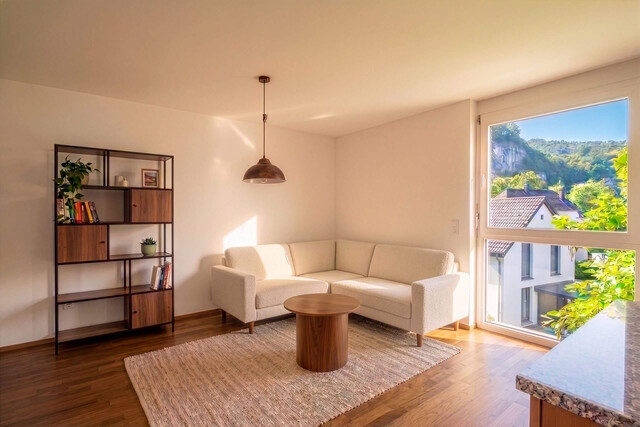 Sonnige 3-Zimmer-Dachgeschosswohnung mit Balkon, Wintergarten & Carport in Götzis