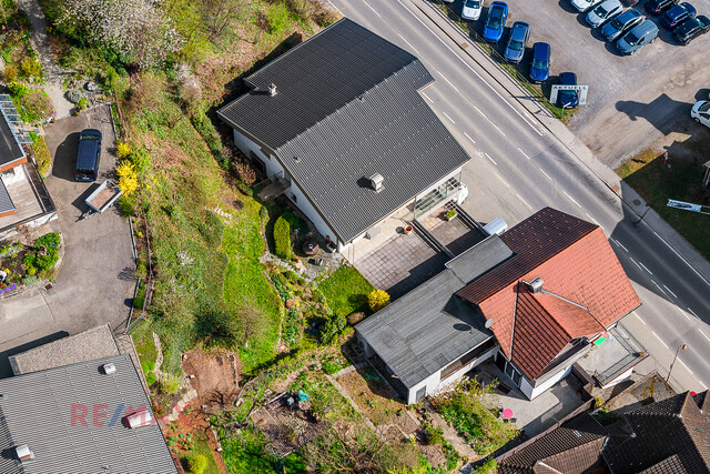 562 m² Nutzfläche! Viel Platz zum Wohnen und Arbeiten: Geschäftslokal mit Wohneinheit in Sulz