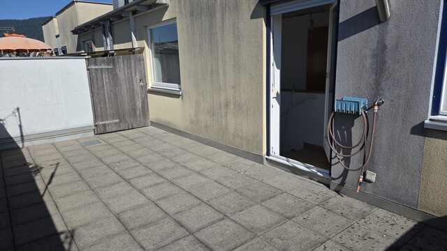 Geräumige Wohnung mit Tiefgarage, Terrasse, Loggia, Abstellraum, Keller und Fahrradabstellraum