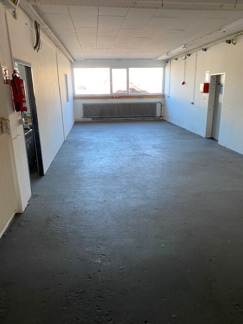 Attraktiver Standort für Verkauf, Produktion, Werkstatt und/oder Lager.