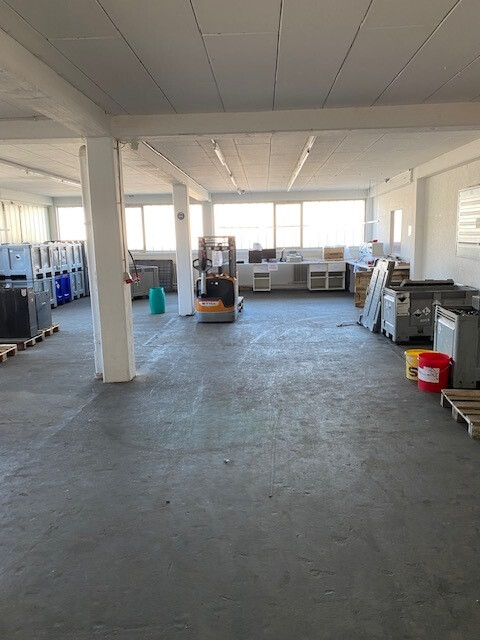 Attraktiver Standort für Verkauf, Produktion, Werkstatt und/oder Lager.